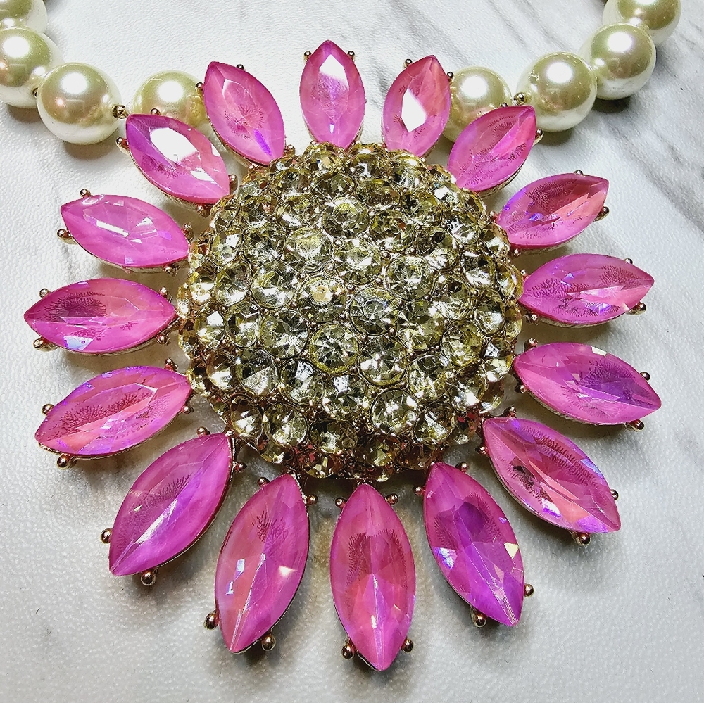 Betsey Johnson Necklace Large Pink Pave Daisy Flower With Faux Pearls & Crystals - Picture 5 of 12